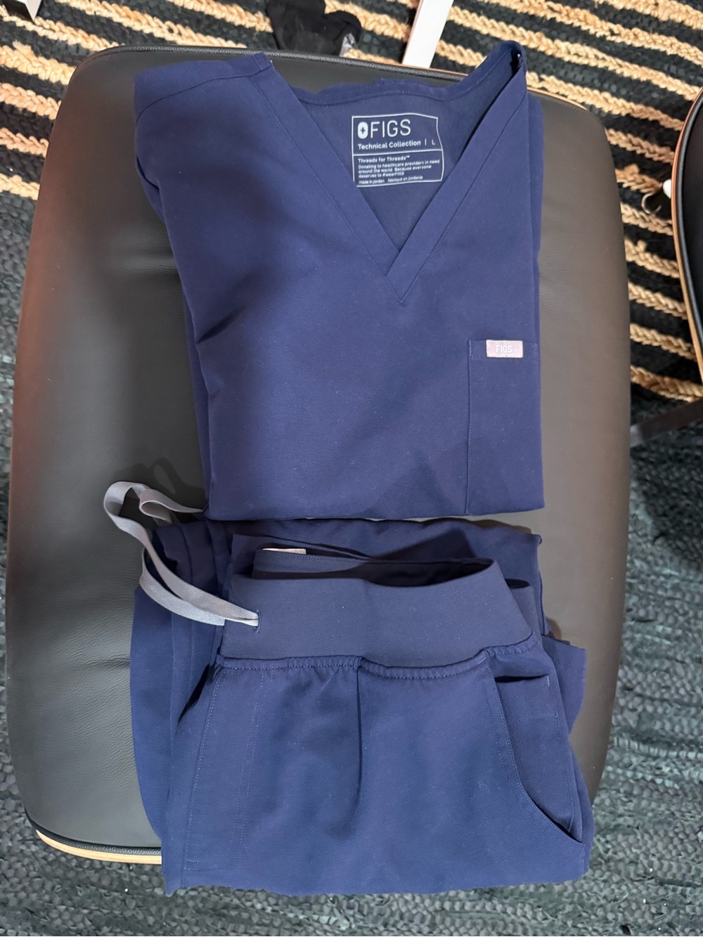 FIGS Women's Navy Scrub Top (L) & Pant set (XL)